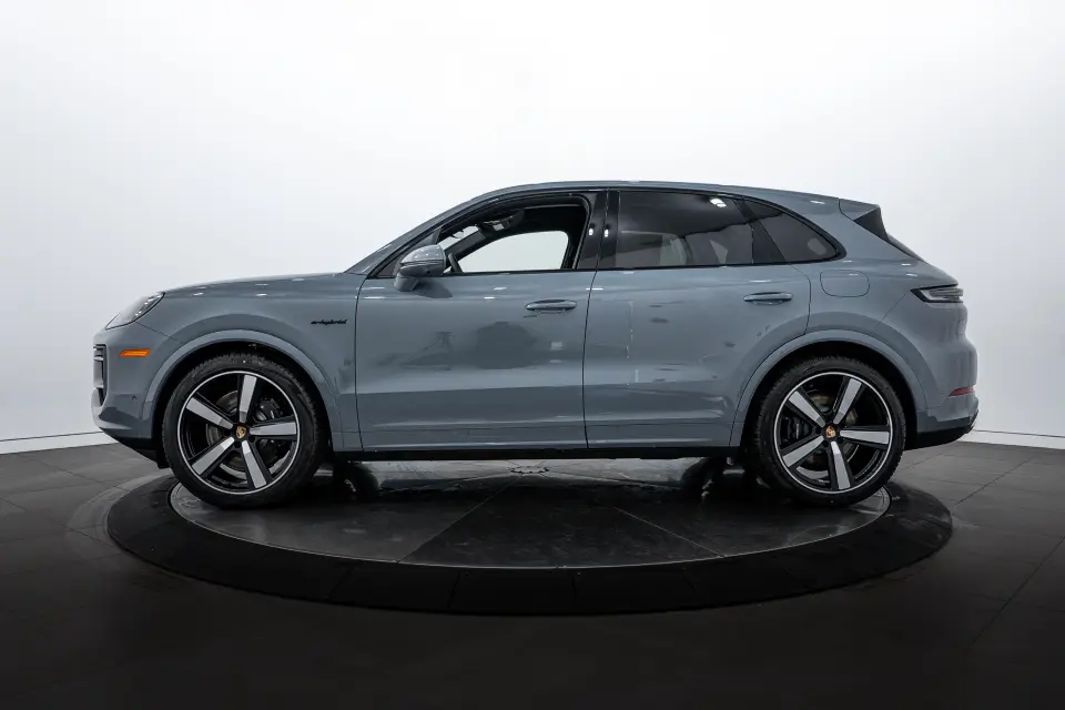 2026 Porsche Cayenne S E-Hybrid - Photo 15