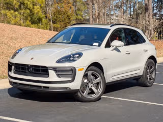 2025 Porsche Macan's photo