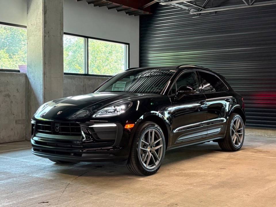 2026 Porsche Macan Base