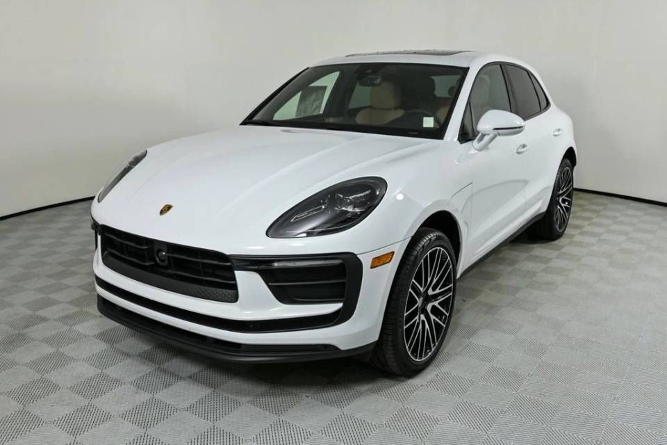 2025 Porsche Macan Base