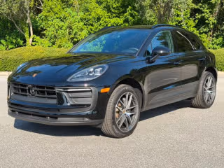 2026 Porsche Macan -'s photo