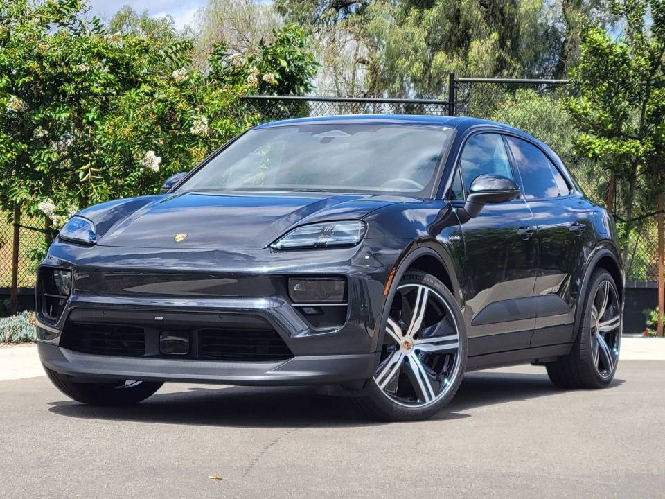 2026 Porsche Macan Base