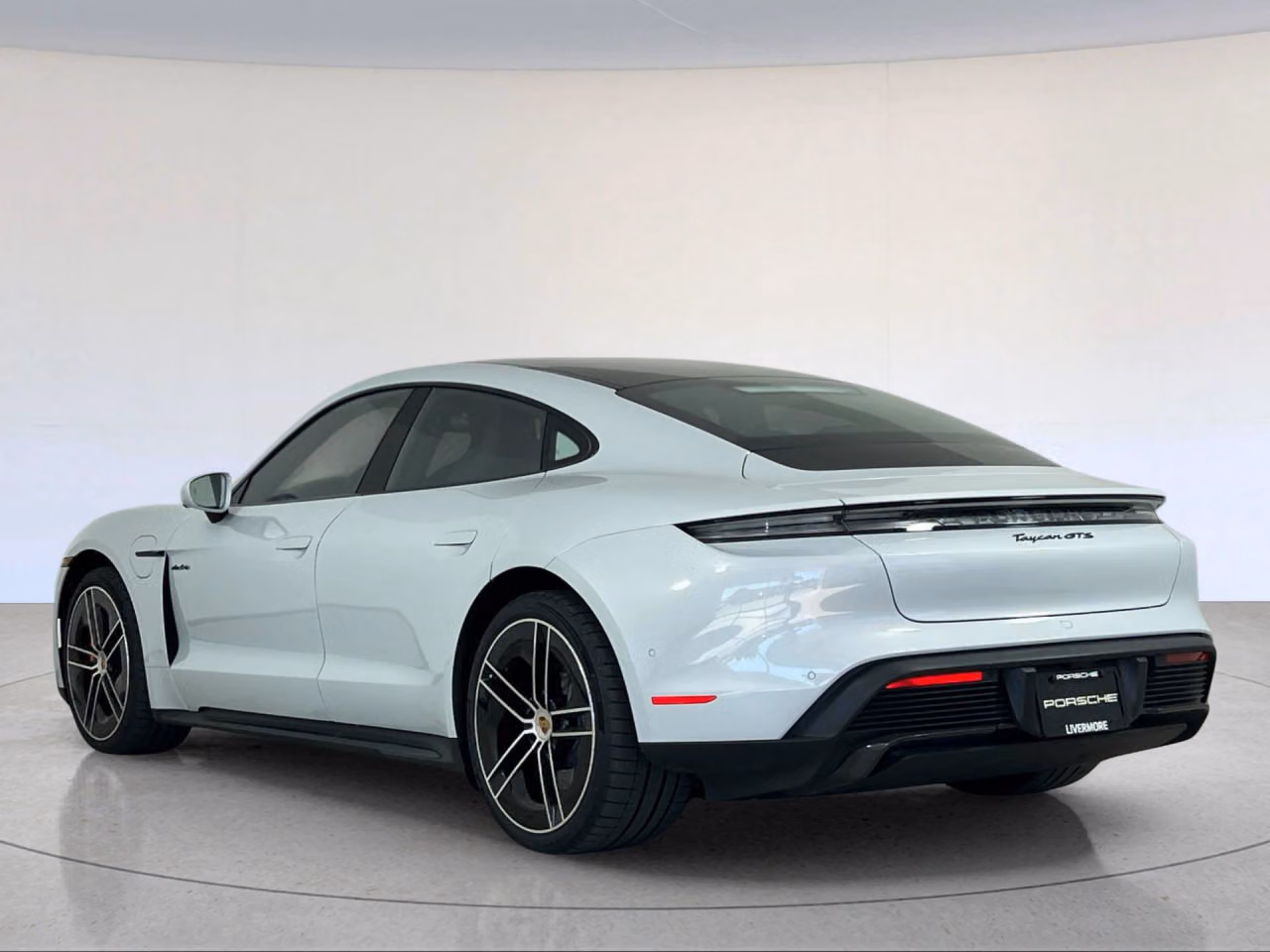 2026 Porsche Taycan GTS - Photo 20