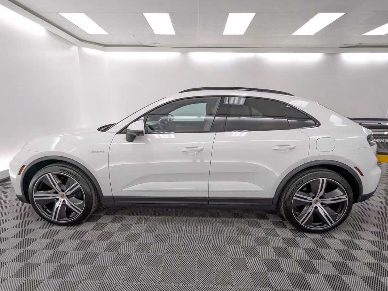 2025 Porsche Macan Base - Photo 12