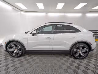 2025 Porsche Macan Base - Photo 9