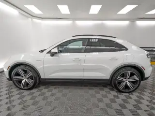 2025 Porsche Macan Base - Photo 13