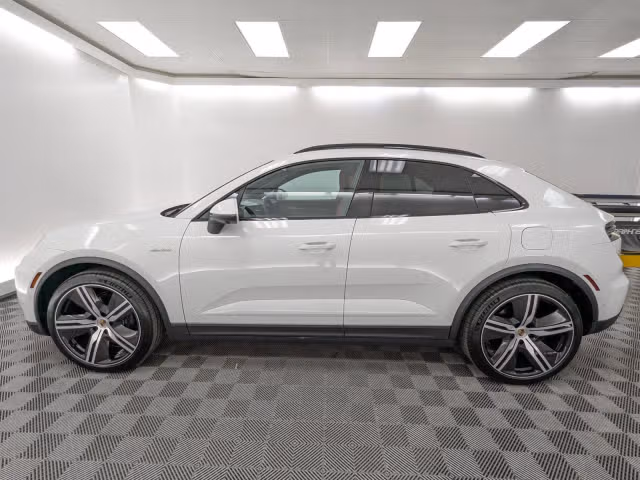 2025 Porsche Macan Base - Photo 10
