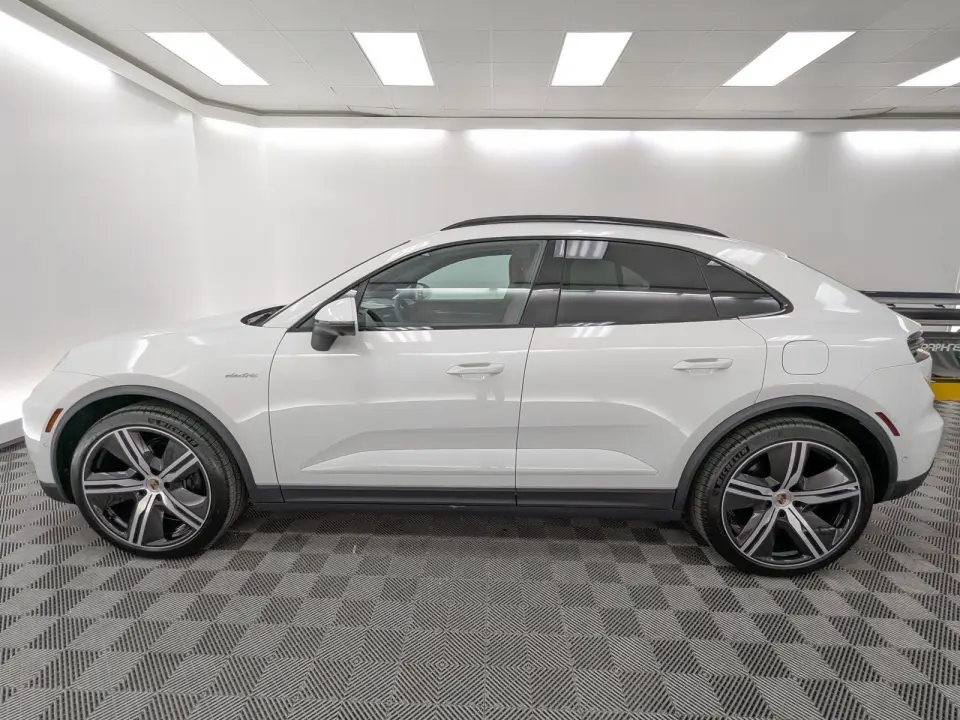 2025 Porsche Macan Base - Photo 15