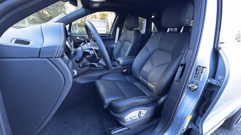 2026 Porsche Macan - Photo 36