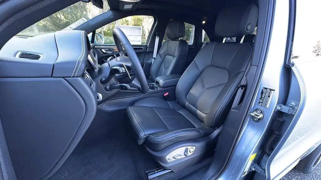 2026 Porsche Macan - Photo 40