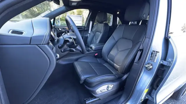 2026 Porsche Macan - Photo 38