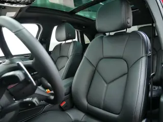 2026 Porsche Macan - Photo 37