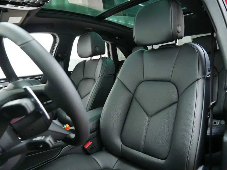 2026 Porsche Macan - Photo 39