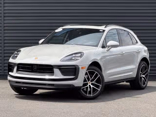 2025 Porsche Macan's photo
