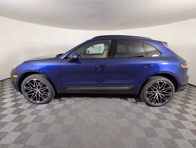 2026 Porsche Macan T - Photo 10