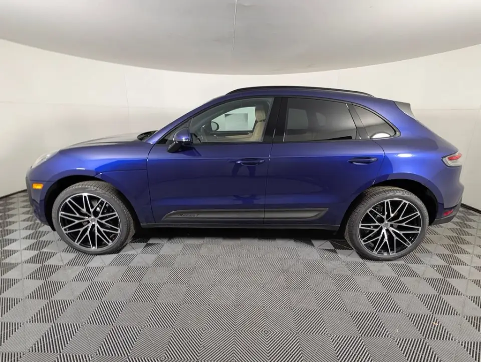 2026 Porsche Macan T - Photo 15