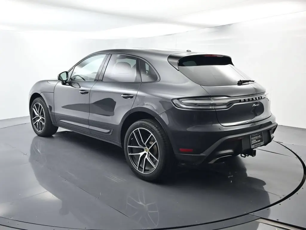 2025 Porsche Macan T - Photo 24