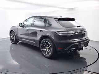 2025 Porsche Macan T - Photo 17