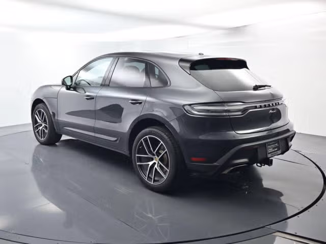 2025 Porsche Macan T - Photo 18