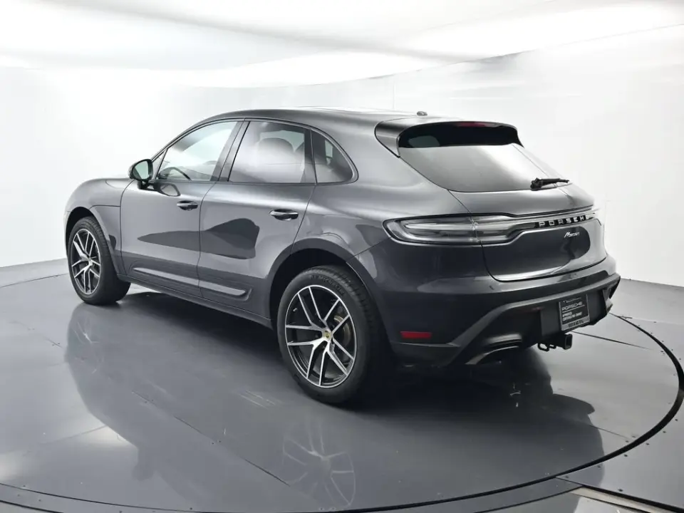 2025 Porsche Macan T - Photo 23