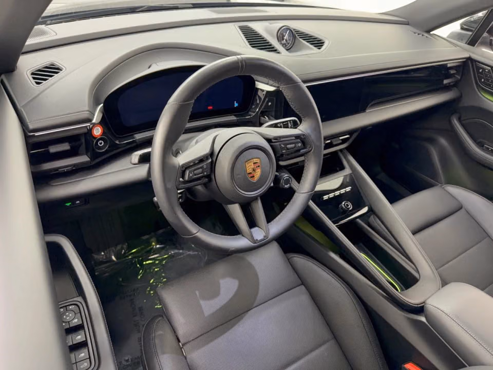 2025 Porsche Macan S - Photo 27