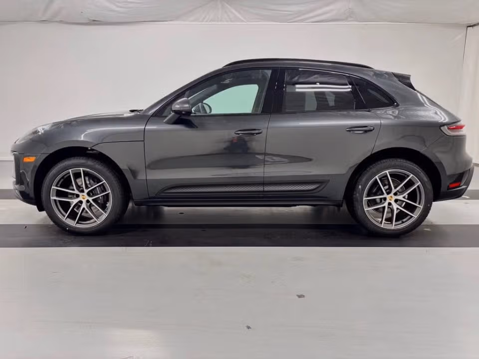 2026 Porsche Macan T - Photo 35