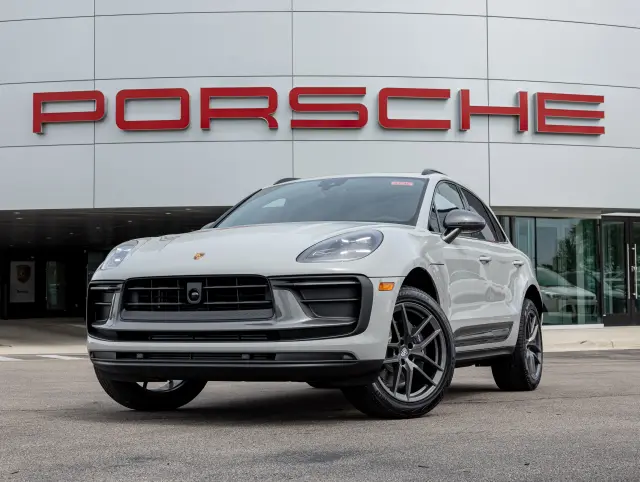 2026 Porsche Macan T - Photo 6