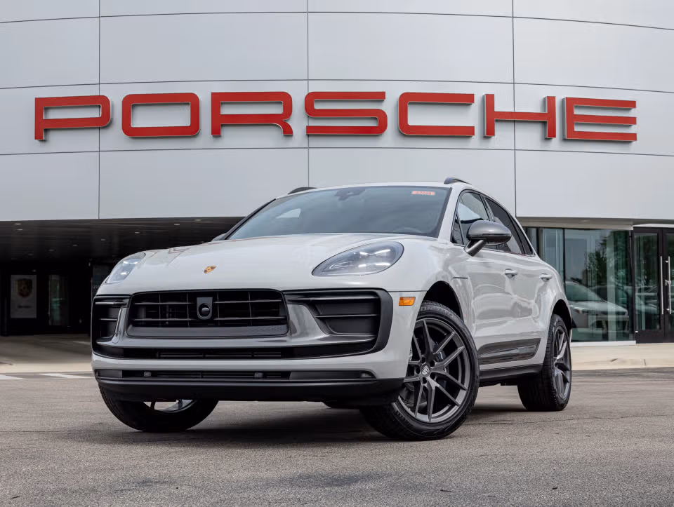 2026 Porsche Macan T - Photo 3
