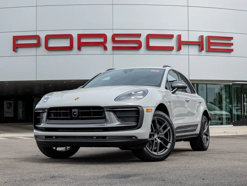 2026 Porsche Macan T - Photo 7