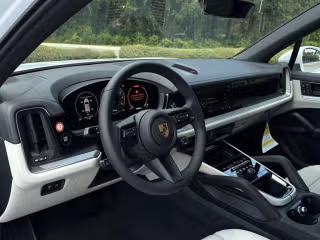 2025 Porsche Cayenne Base - Photo 25