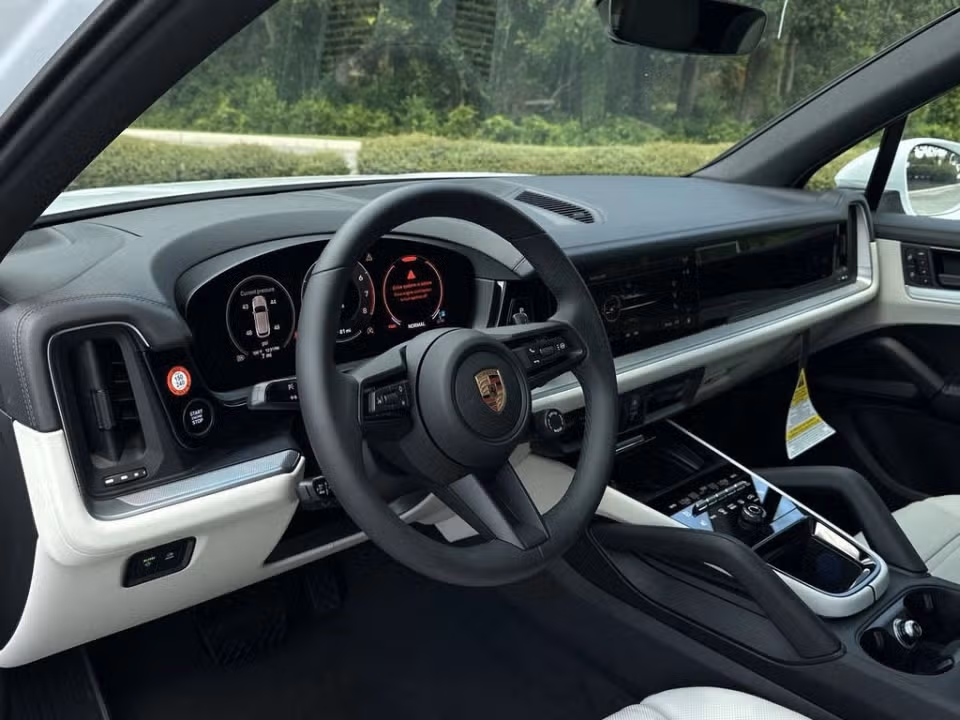 2025 Porsche Cayenne Base - Photo 27