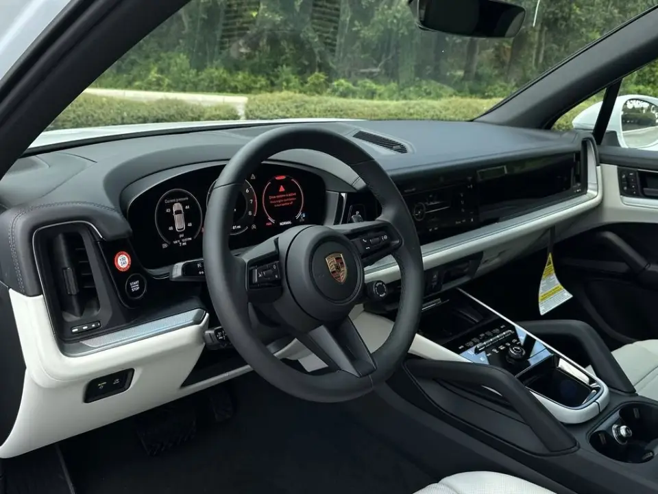 2025 Porsche Cayenne Base - Photo 31