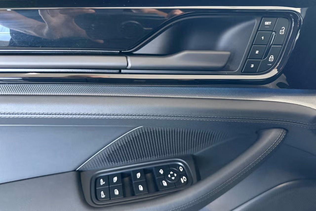 2025 Porsche Panamera Base - Photo 36
