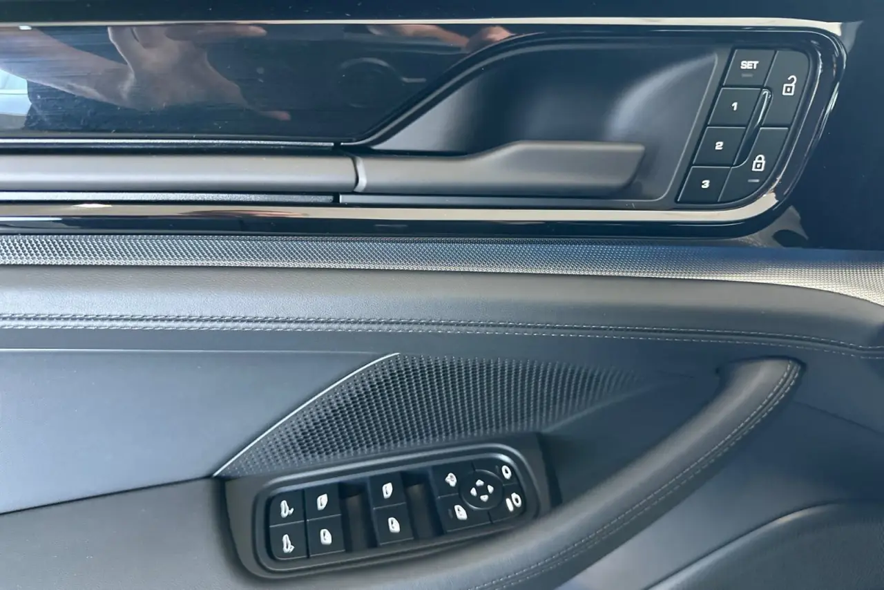 2025 Porsche Panamera Base - Photo 40