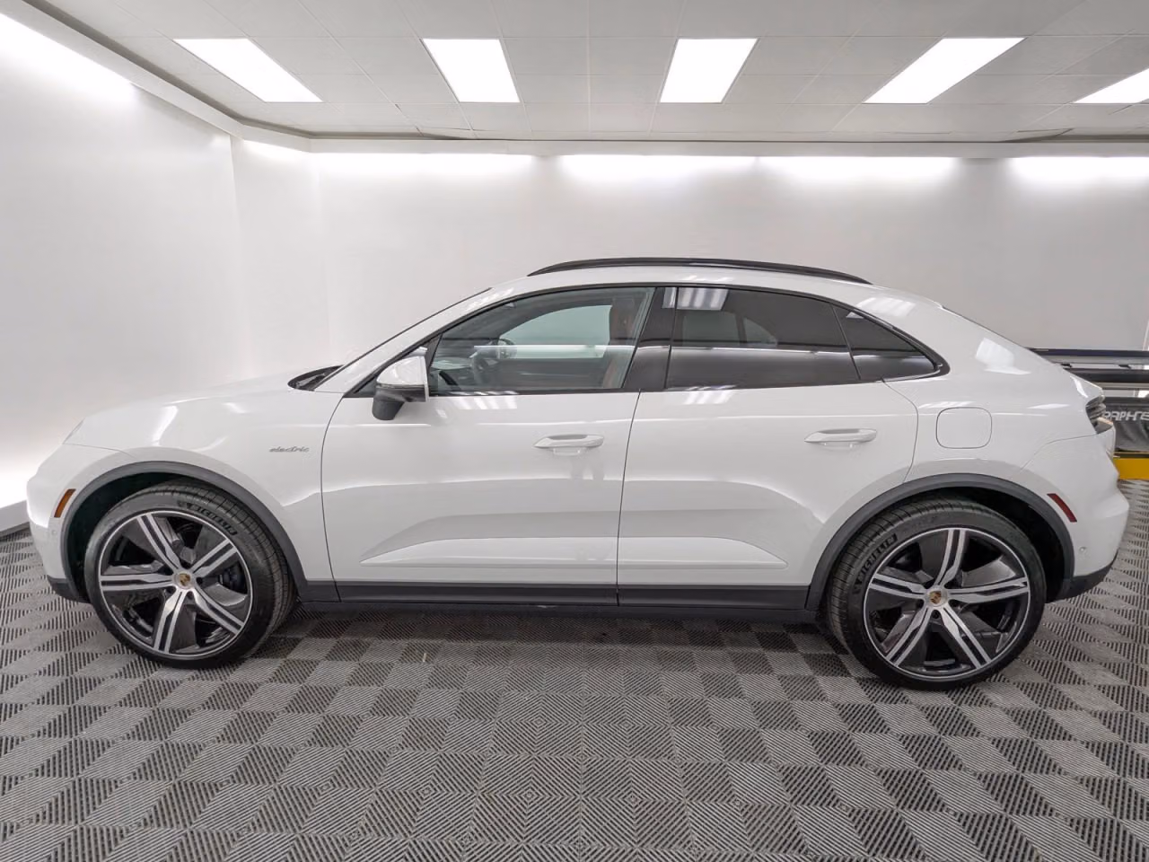 2025 Porsche Macan Base - Photo 12