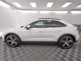 2025 Porsche Macan Base - Photo 9
