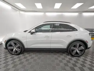 2025 Porsche Macan Base - Photo 13