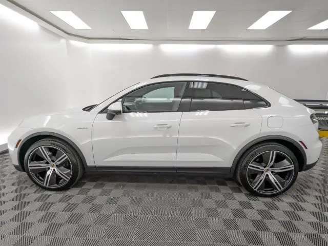 2025 Porsche Macan Base - Photo 14