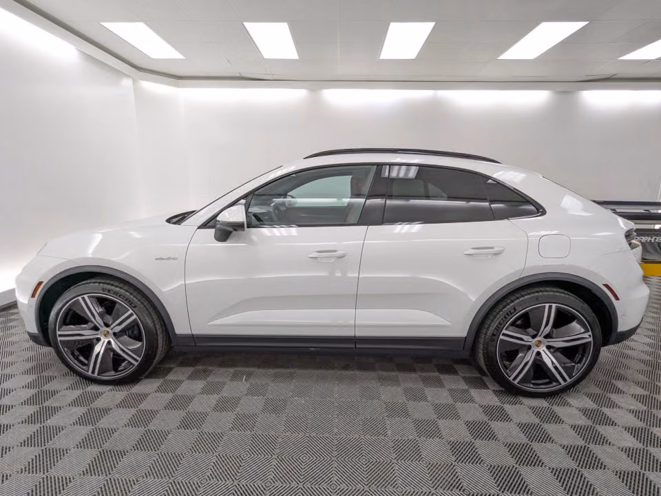 2025 Porsche Macan Base - Photo 11