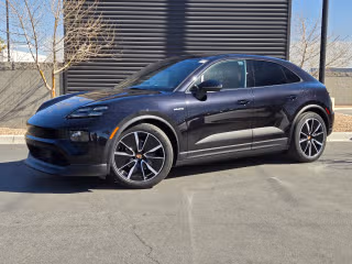 2025 Porsche Macan Macan 4 Electric's photo
