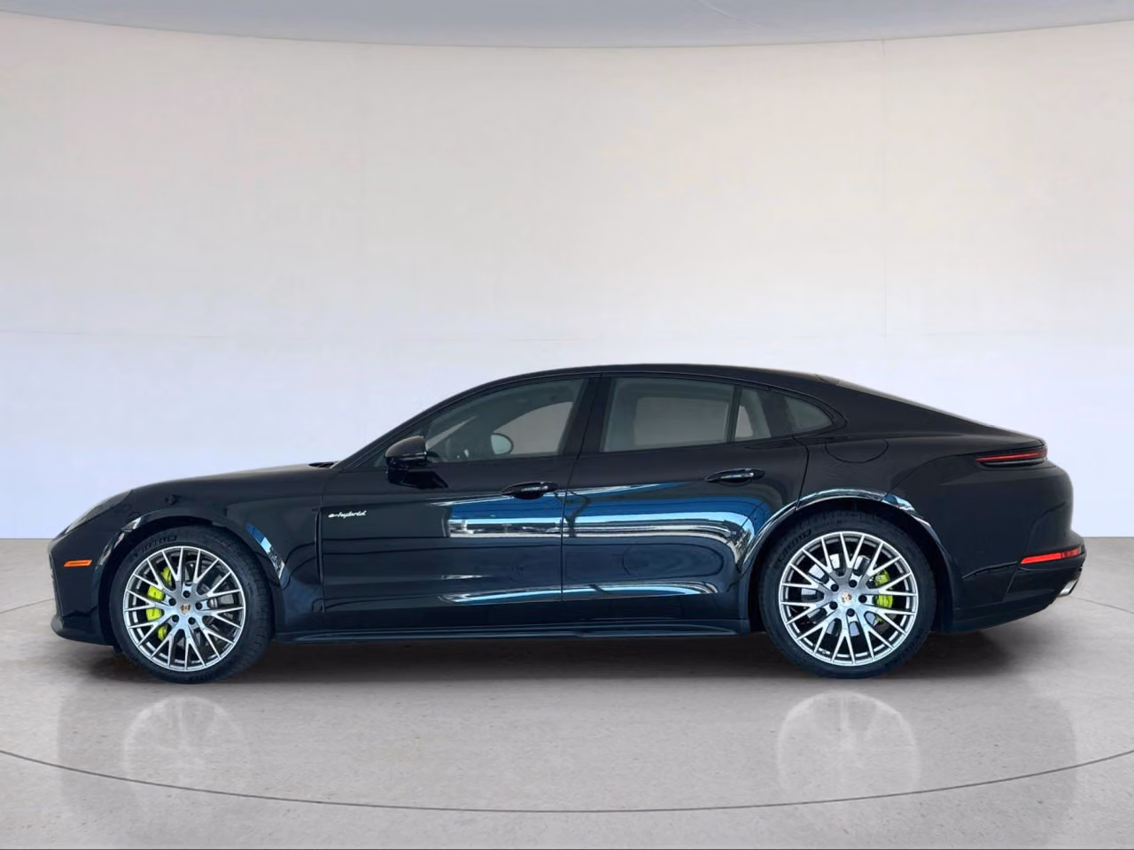 2026 Porsche Panamera 4 E-Hybrid - Photo 12