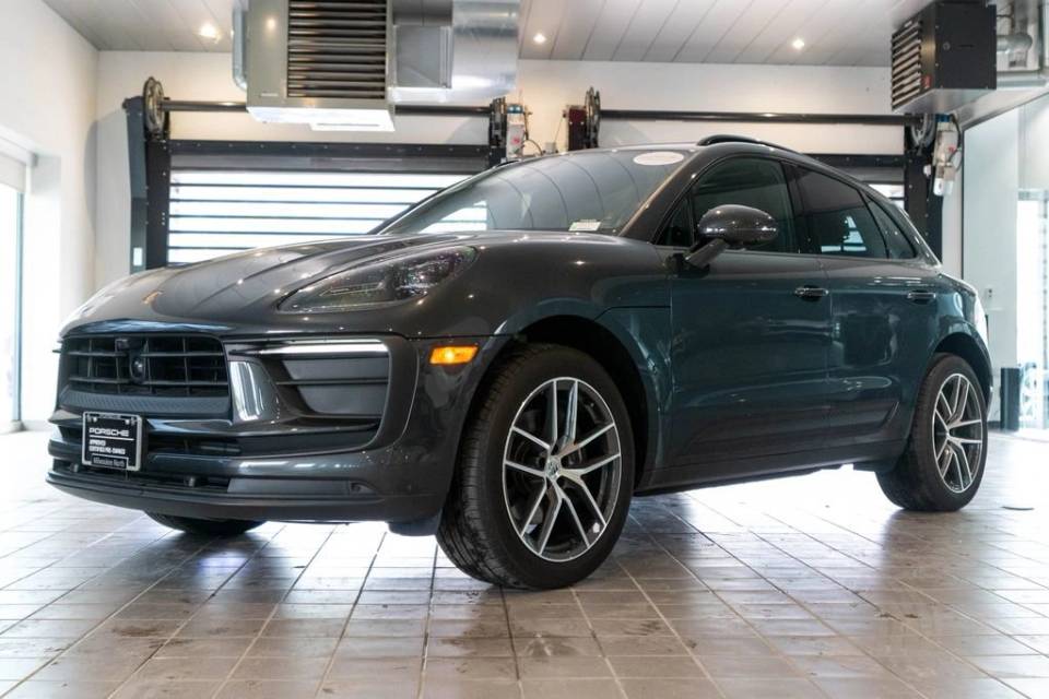 2025 Porsche Macan T