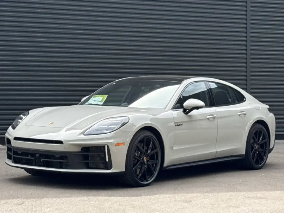 2025 Porsche Panamera 4 E-Hybrid - Photo 7