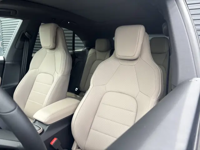 2025 Porsche Macan Base - Photo 38