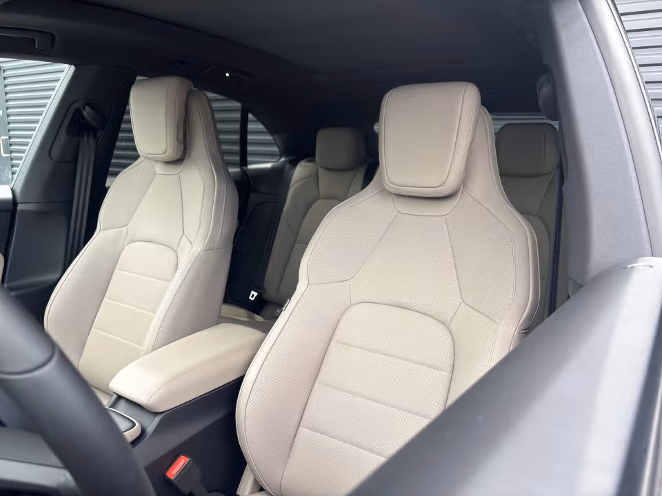2025 Porsche Macan Base - Photo 35