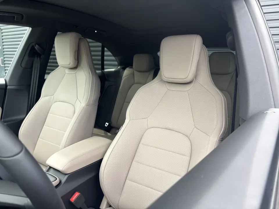 2025 Porsche Macan Base - Photo 39