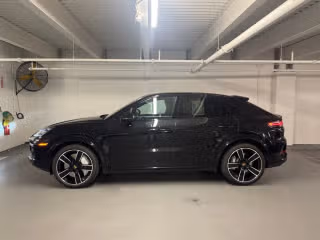 2022 Porsche Cayenne Turbo's photo
