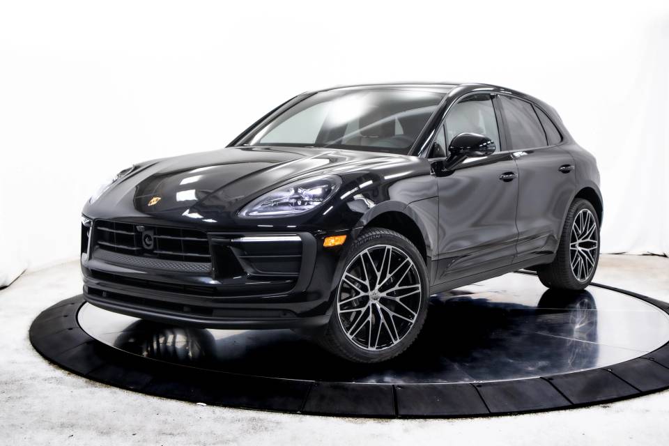 2025 Porsche Macan Base