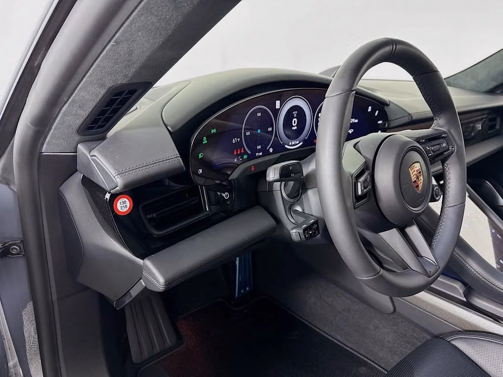 2026 Porsche Taycan GTS - Photo 28