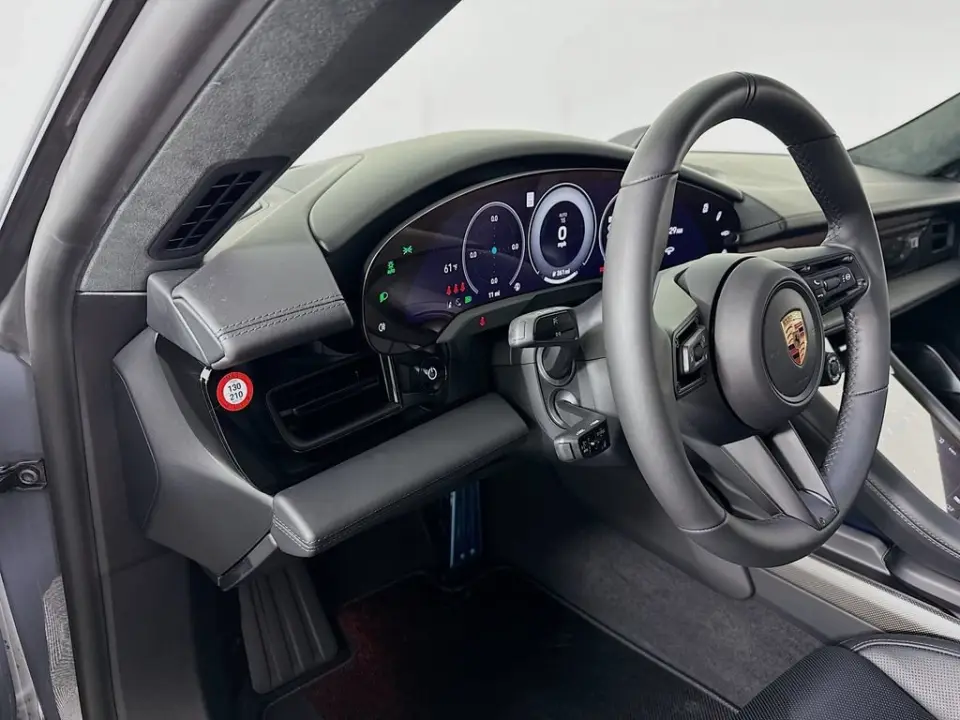 2026 Porsche Taycan GTS - Photo 31